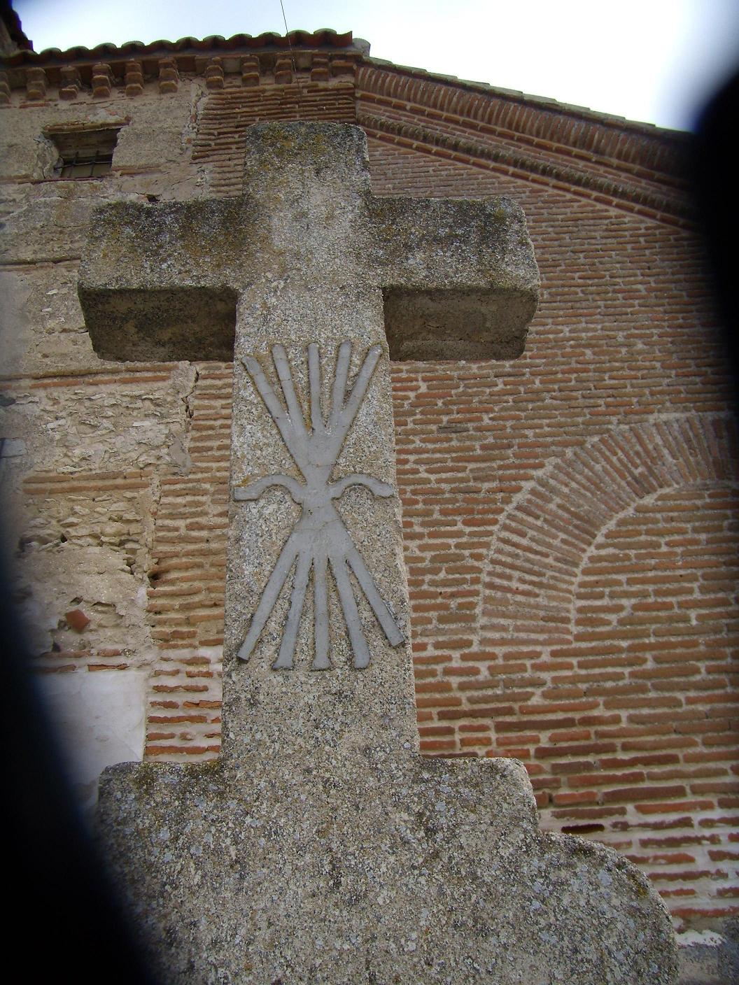 Escudodefalangeenpiedra.jpg