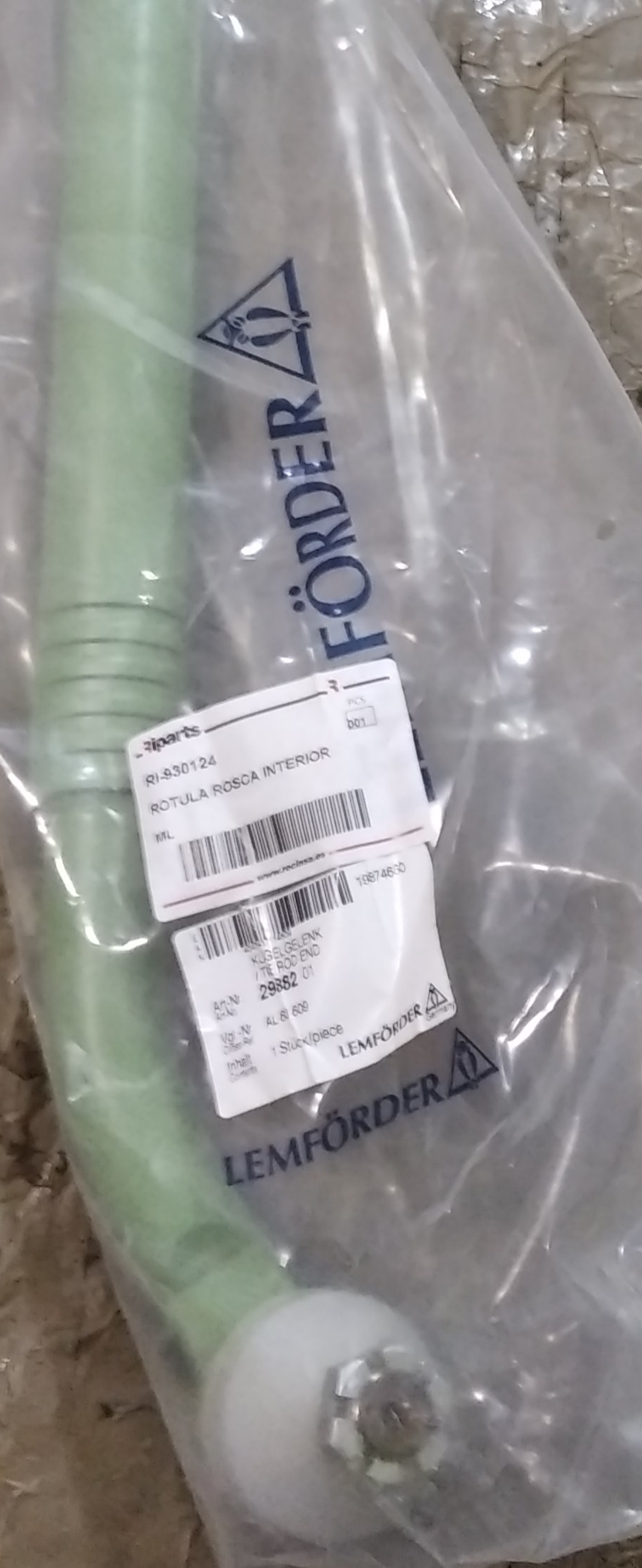 Este es un ejemplo una rótula que parti contra un árbol , en la JD me dieron opción de pieza de ellos 150 euros o está de competencia 99 euros así que pille está que con tener cuidado la dirección no es algo que rompa por esfuerzos pero si estuviera en tu caso algo interior pillaría la cara